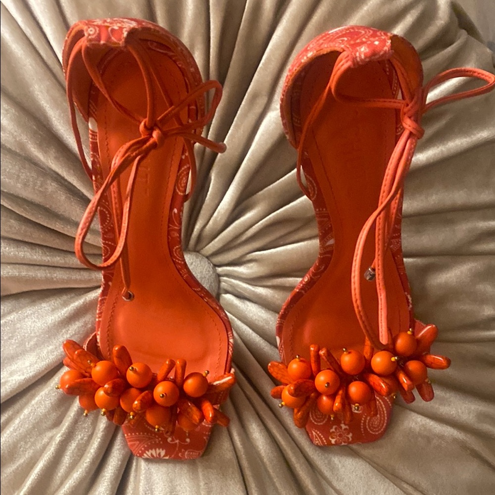 🎀 Schutz embellished Sandals Super Cute! Size 6.5 Used once EUC - Picture 3 of 9